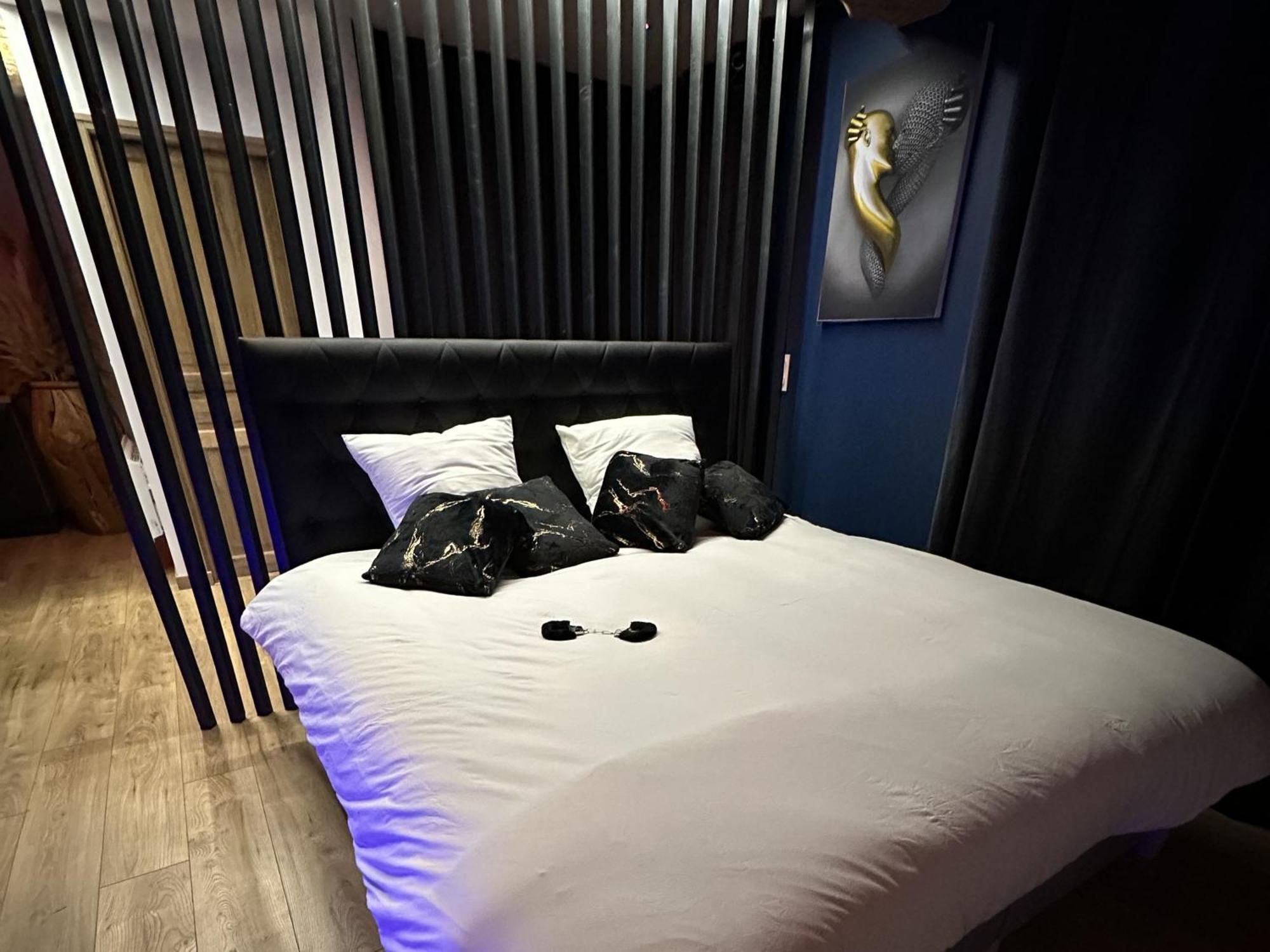 Roomandx-Loveroom-Caen-Bayeux Le Fresne-Camilly Extérieur photo